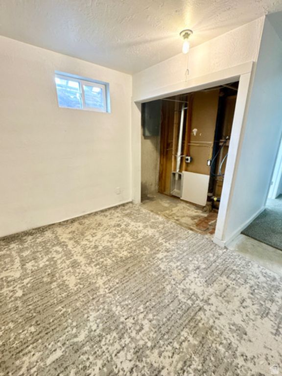 Image 23 of property listing at 954 E CARNATION DR, White City, UT 84094