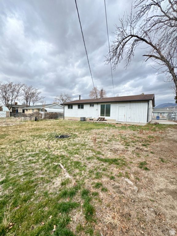 Image 27 of property listing at 954 E CARNATION DR, White City, UT 84094