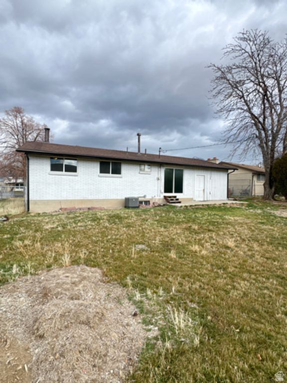 Image 28 of property listing at 954 E CARNATION DR, White City, UT 84094