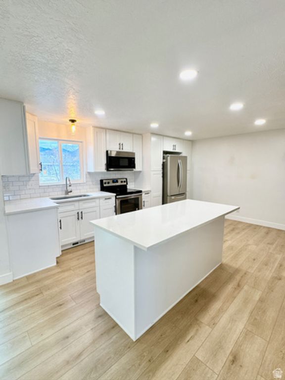 Image 8 of property listing at 954 E CARNATION DR, White City, UT 84094