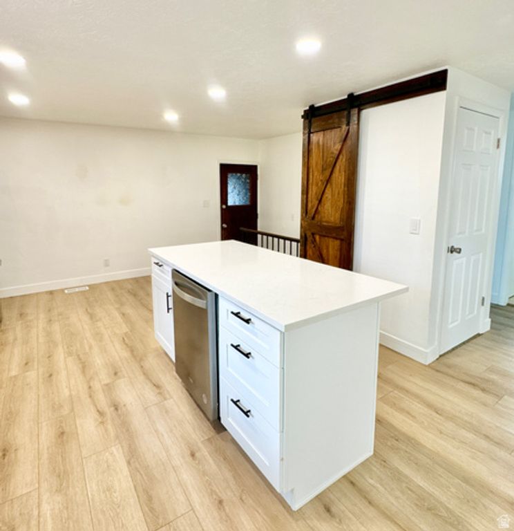 Image 9 of property listing at 954 E CARNATION DR, White City, UT 84094