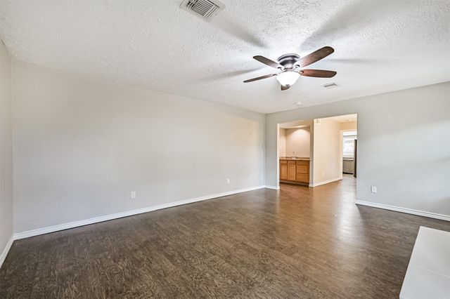 222 Old Oaks Street, League City, TX 77573