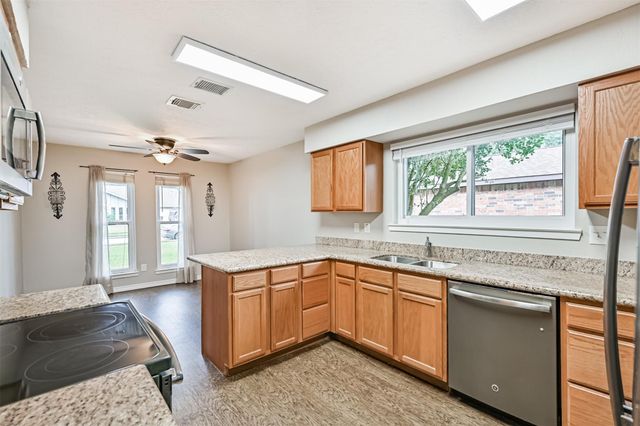 222 Old Oaks Street, League City, TX 77573