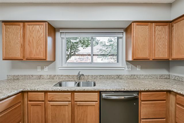 222 Old Oaks Street, League City, TX 77573