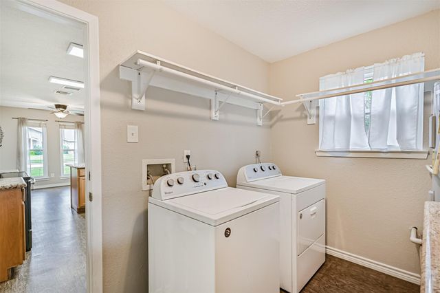 222 Old Oaks Street, League City, TX 77573