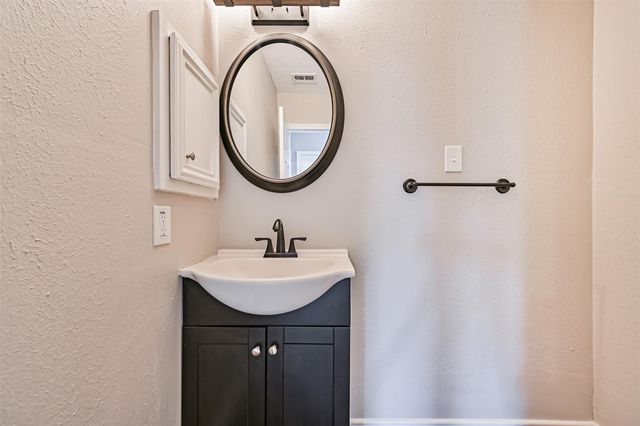 222 Old Oaks Street, League City, TX 77573