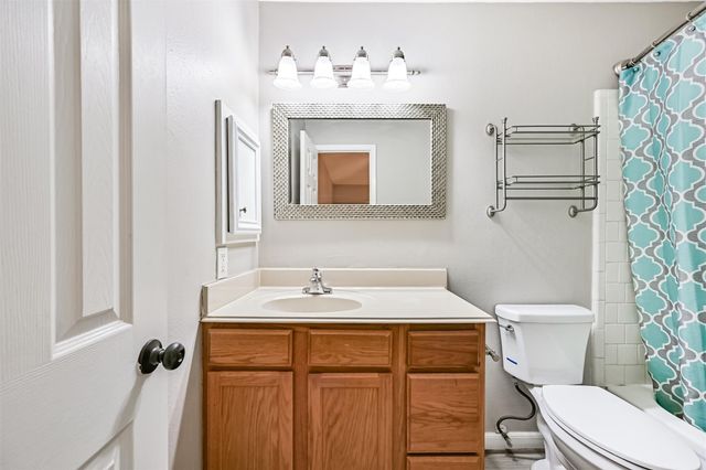 222 Old Oaks Street, League City, TX 77573