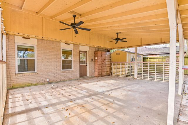 222 Old Oaks Street, League City, TX 77573