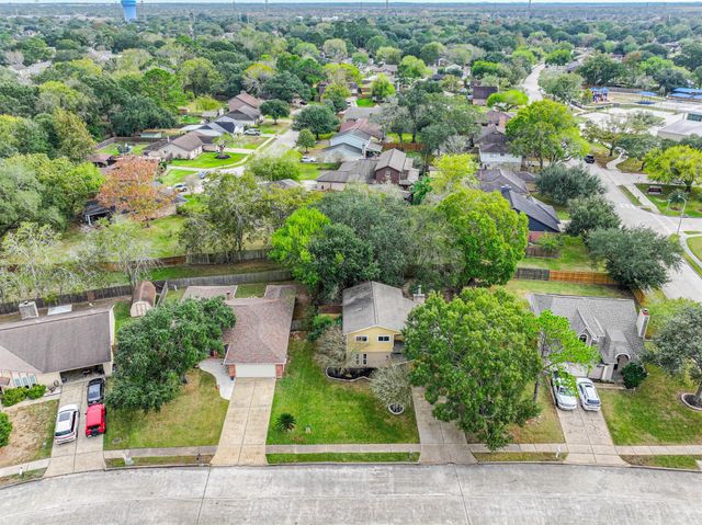 222 Old Oaks Street, League City, TX 77573