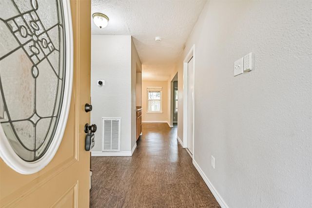 222 Old Oaks Street, League City, TX 77573