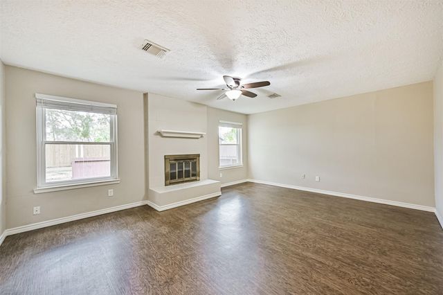 222 Old Oaks Street, League City, TX 77573