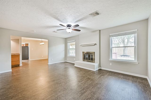 222 Old Oaks Street, League City, TX 77573