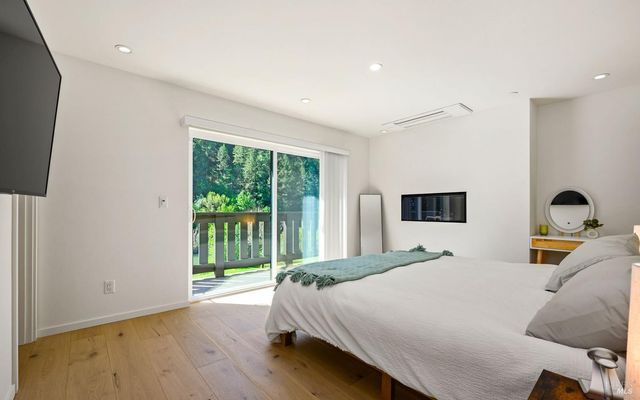 19621 Redwood Dr, Monte Rio, CA 95462