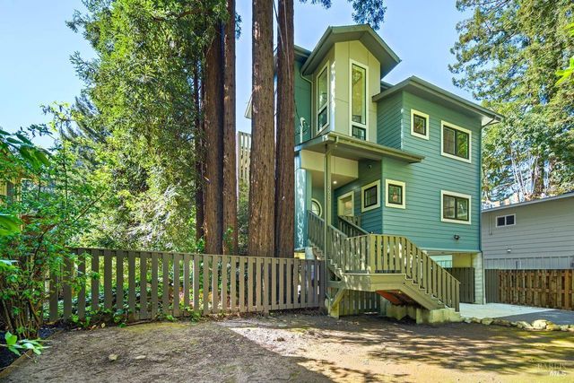 19621 Redwood Dr, Monte Rio, CA 95462