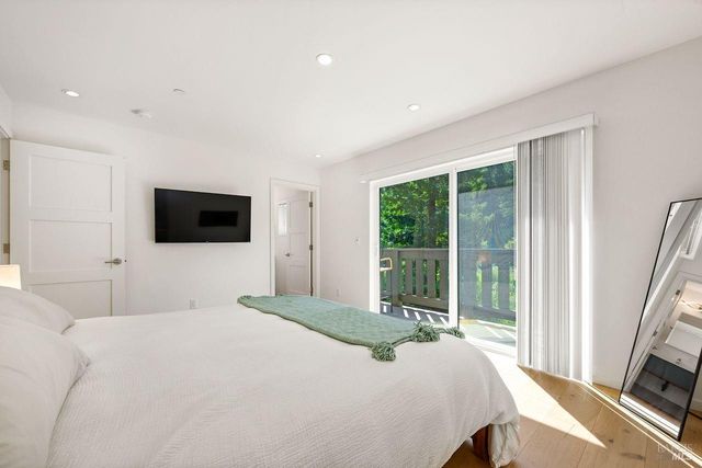 19621 Redwood Dr, Monte Rio, CA 95462