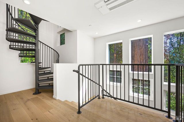 19621 Redwood Dr, Monte Rio, CA 95462