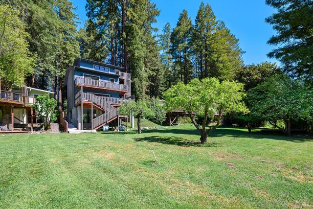 19621 Redwood Dr, Monte Rio, CA 95462