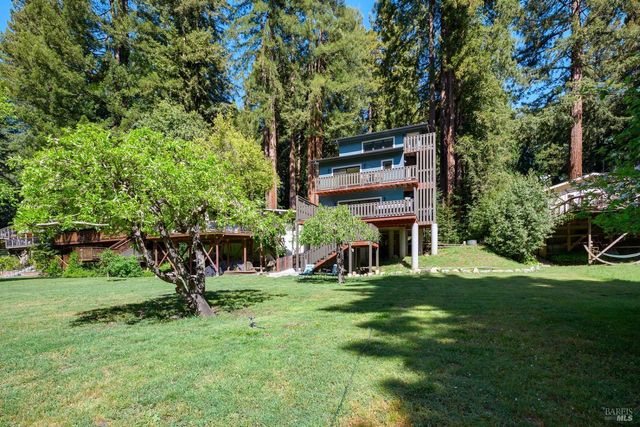 19621 Redwood Dr, Monte Rio, CA 95462