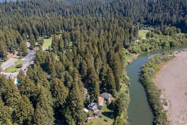 19621 Redwood Dr, Monte Rio, CA 95462