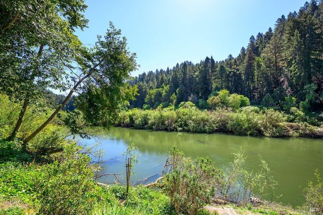 19621 Redwood Dr, Monte Rio, CA 95462