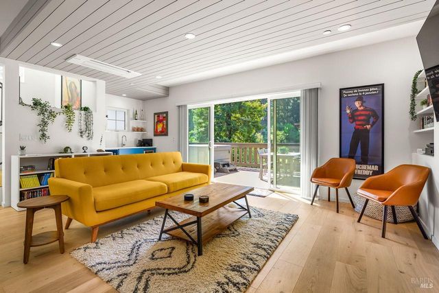 19621 Redwood Dr, Monte Rio, CA 95462