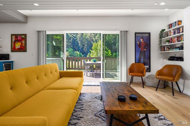 19621 Redwood Dr, Monte Rio, CA 95462