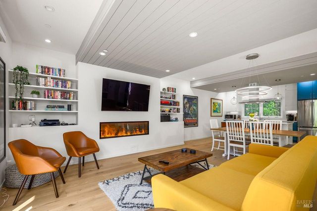 19621 Redwood Dr, Monte Rio, CA 95462