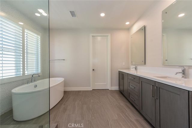 121 Linda Vista, Irvine, CA 92618