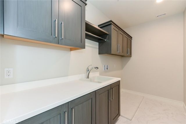 121 Linda Vista, Irvine, CA 92618