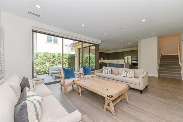 121 Linda Vista, Irvine, CA 92618