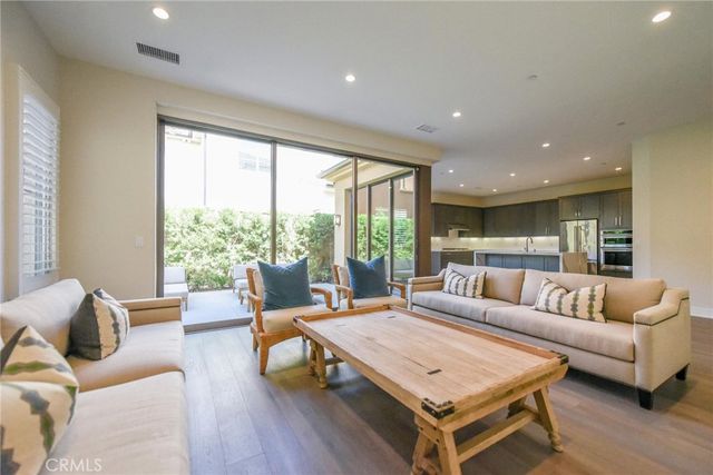 121 Linda Vista, Irvine, CA 92618