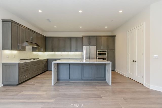 121 Linda Vista, Irvine, CA 92618