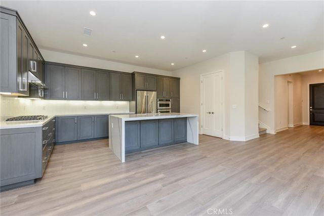 121 Linda Vista, Irvine, CA 92618