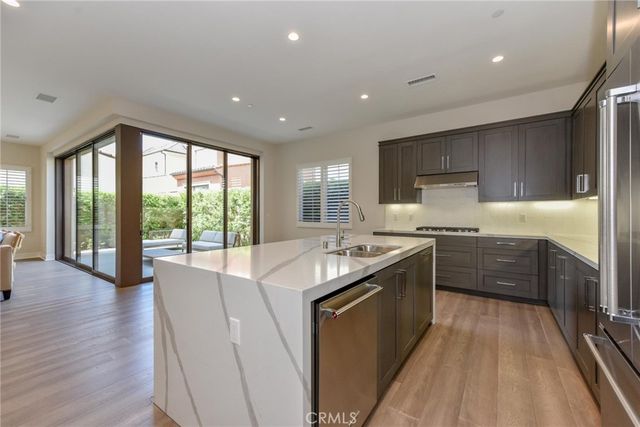 121 Linda Vista, Irvine, CA 92618