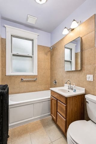 5122 N Leavitt Street, Chicago, IL 60625