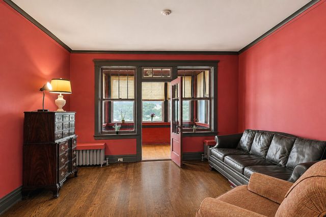 5122 N Leavitt Street, Chicago, IL 60625
