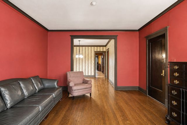 5122 N Leavitt Street, Chicago, IL 60625