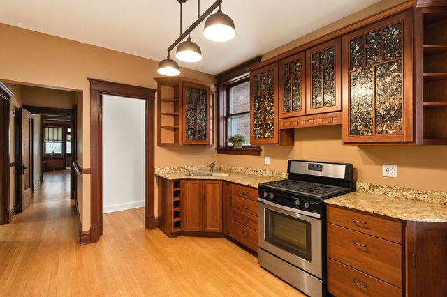 5122 N Leavitt Street, Chicago, IL 60625