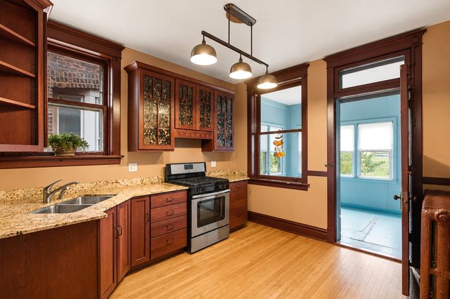 5122 N Leavitt Street, Chicago, IL 60625