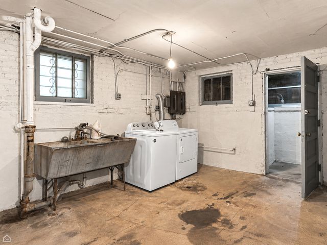 5122 N Leavitt Street, Chicago, IL 60625