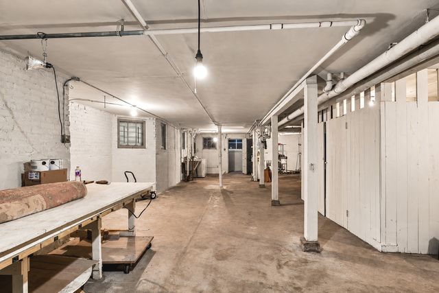 5122 N Leavitt Street, Chicago, IL 60625