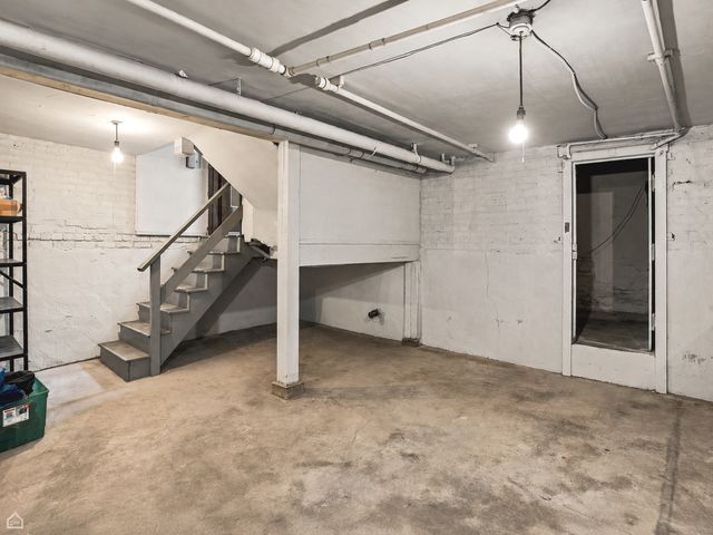 5122 N Leavitt Street, Chicago, IL 60625