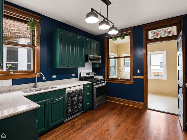 5122 N Leavitt Street, Chicago, IL 60625