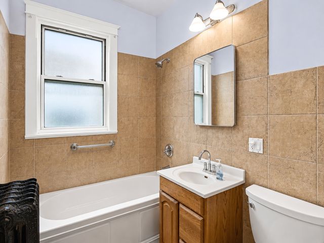 5122 N Leavitt Street, Chicago, IL 60625
