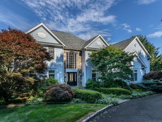 35 Coach Light Drive, Woodbury, CT 06798