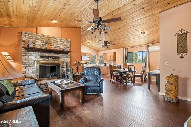 3113 WHITETAIL Way, Overgaard, AZ 85933