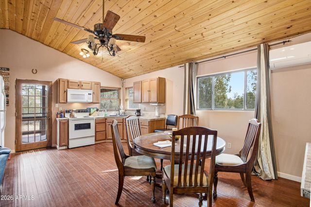 3113 WHITETAIL Way, Overgaard, AZ 85933