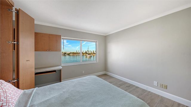 226 GOLDEN GATE POINT 23, Sarasota, FL 34236