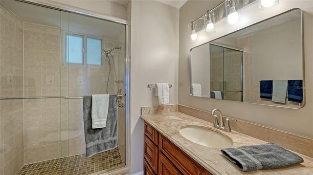 226 GOLDEN GATE POINT 23, Sarasota, FL 34236