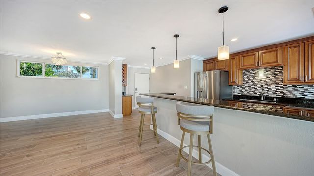 226 GOLDEN GATE POINT 23, Sarasota, FL 34236